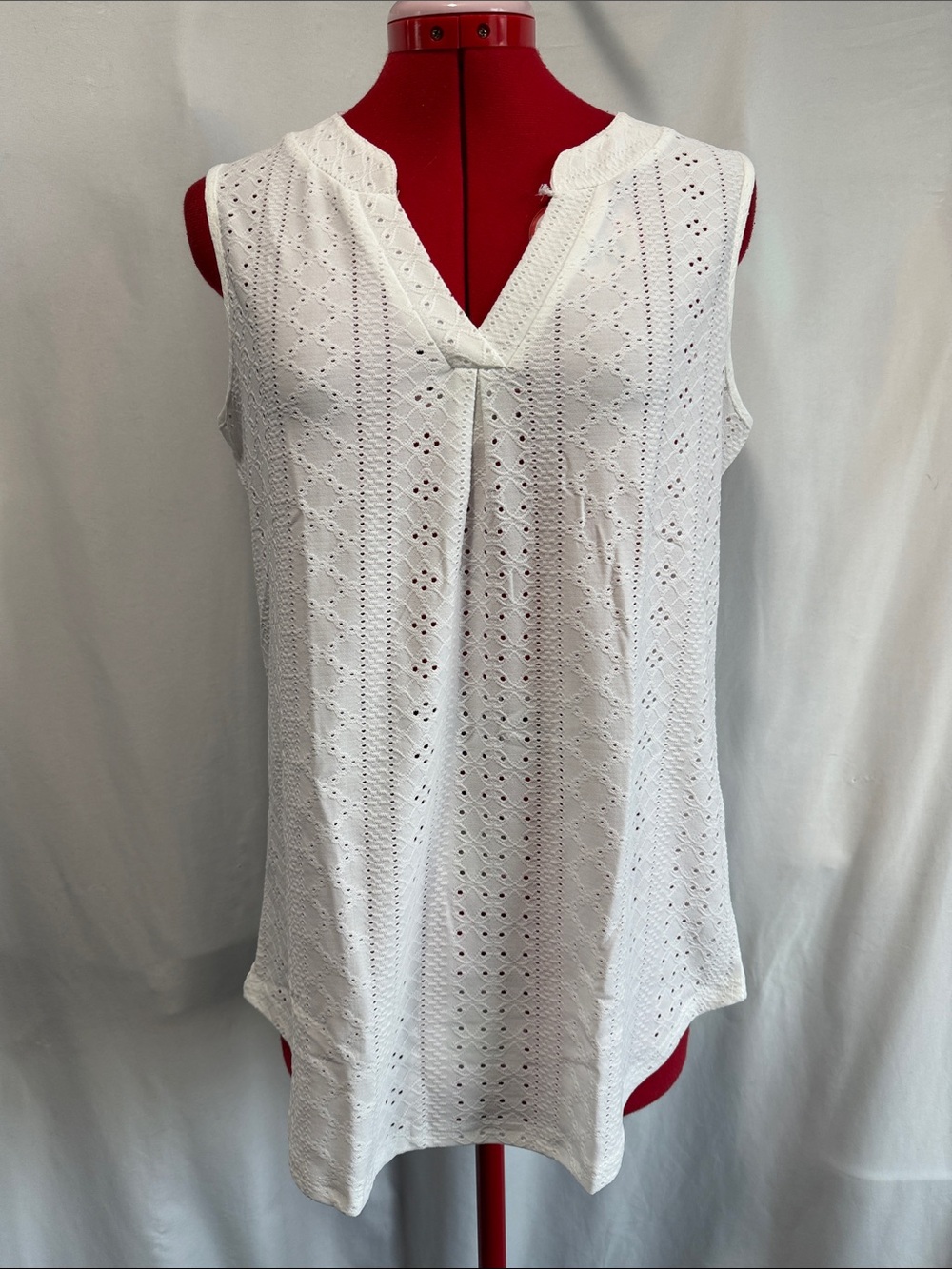 Classic White Eyelet V-Neck Sleeveless Camisole